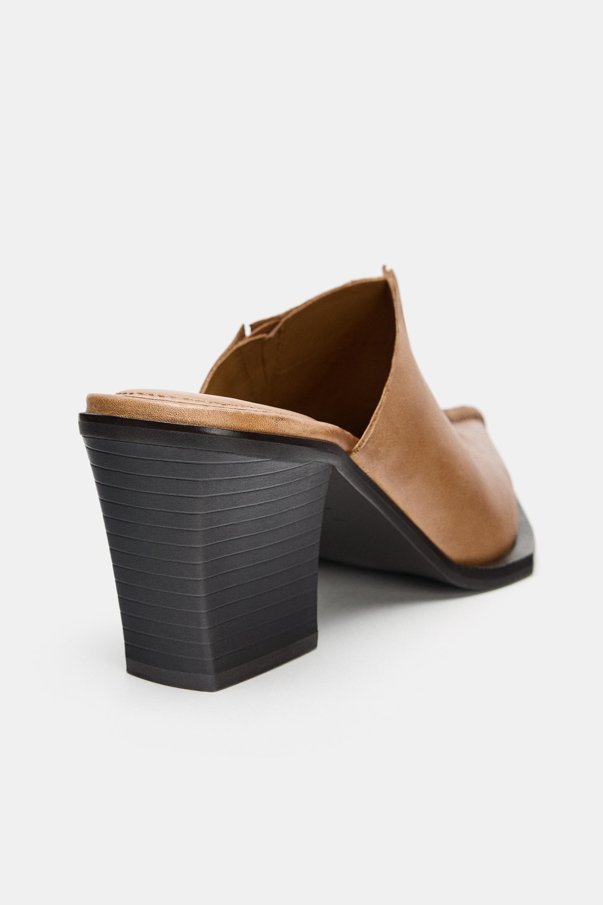 LEATHER STITCHED CLOGS
